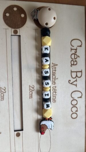 309d2b74-9c2f-45a2-8f72-fce277401ce7 Attache tétine Kassim - Mme Barek