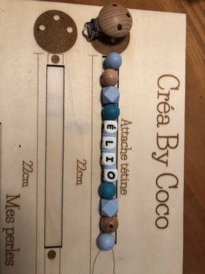 2f2d613b-529c-4356-84b2-f4d88cef2f21-59278-0000096371e42c6c_file Attache tétine Elio - Lea SANS ACCENT