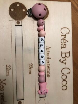 e01f2d11-ea25-4648-a4c9-739d7a880739-59278-0000097945f8ec09_file Pendentif stylo - Clara