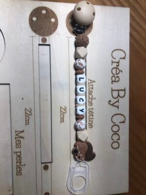 6da65bf6-6b6a-4e58-ba6a-9a115af660a2-6970-00000218f89897e2_file Attache tétine Lucy - Estelle (MAM)