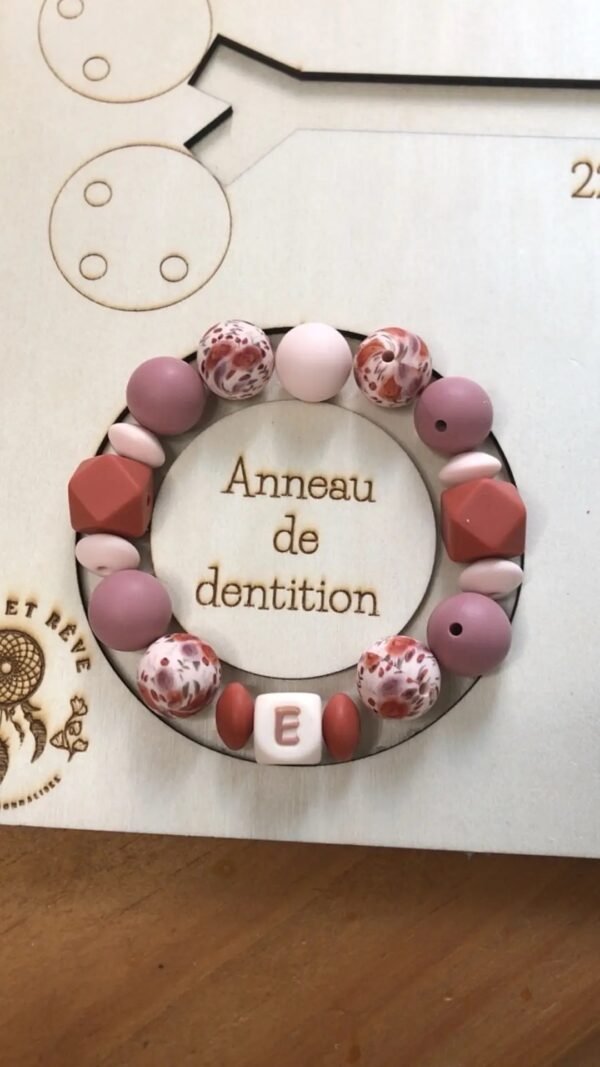 Lot attache + anneau de dentition Esmee - Charlotte (+MAM)