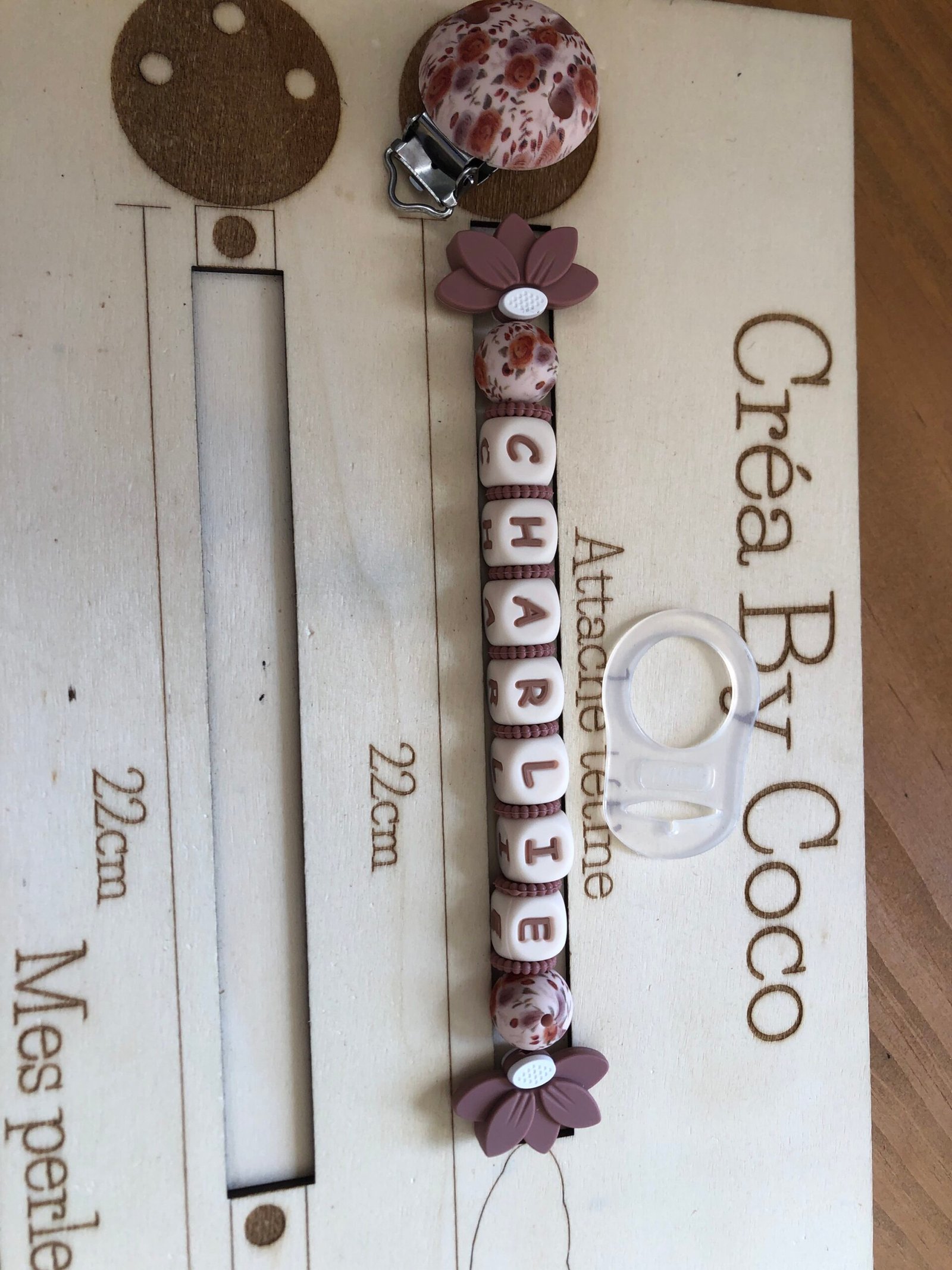 Attache tétine Charlie – Mel (+MAM)